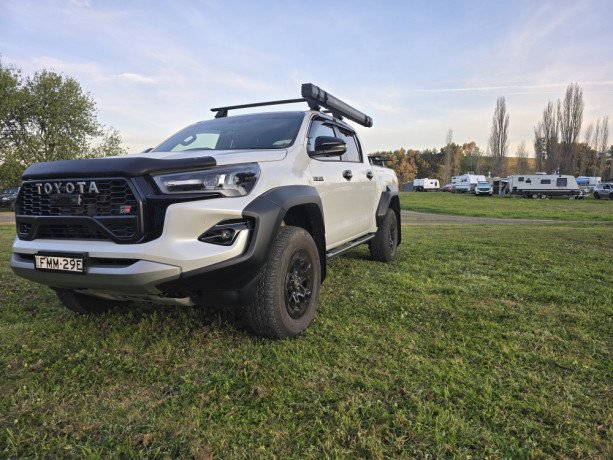toyota-hilux-gr-s-2024-big-0