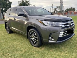 2017-toyota-kluger-grande