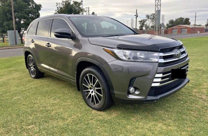 2017-toyota-kluger-grande-big-0