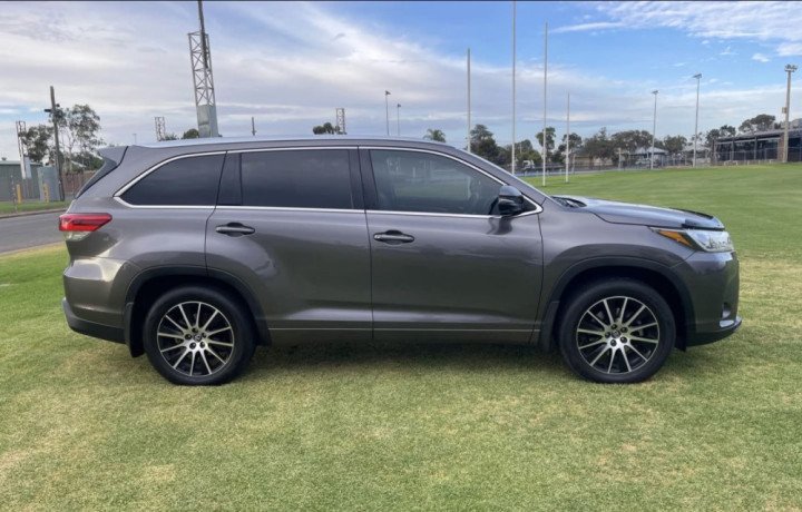 2017-toyota-kluger-grande-big-2